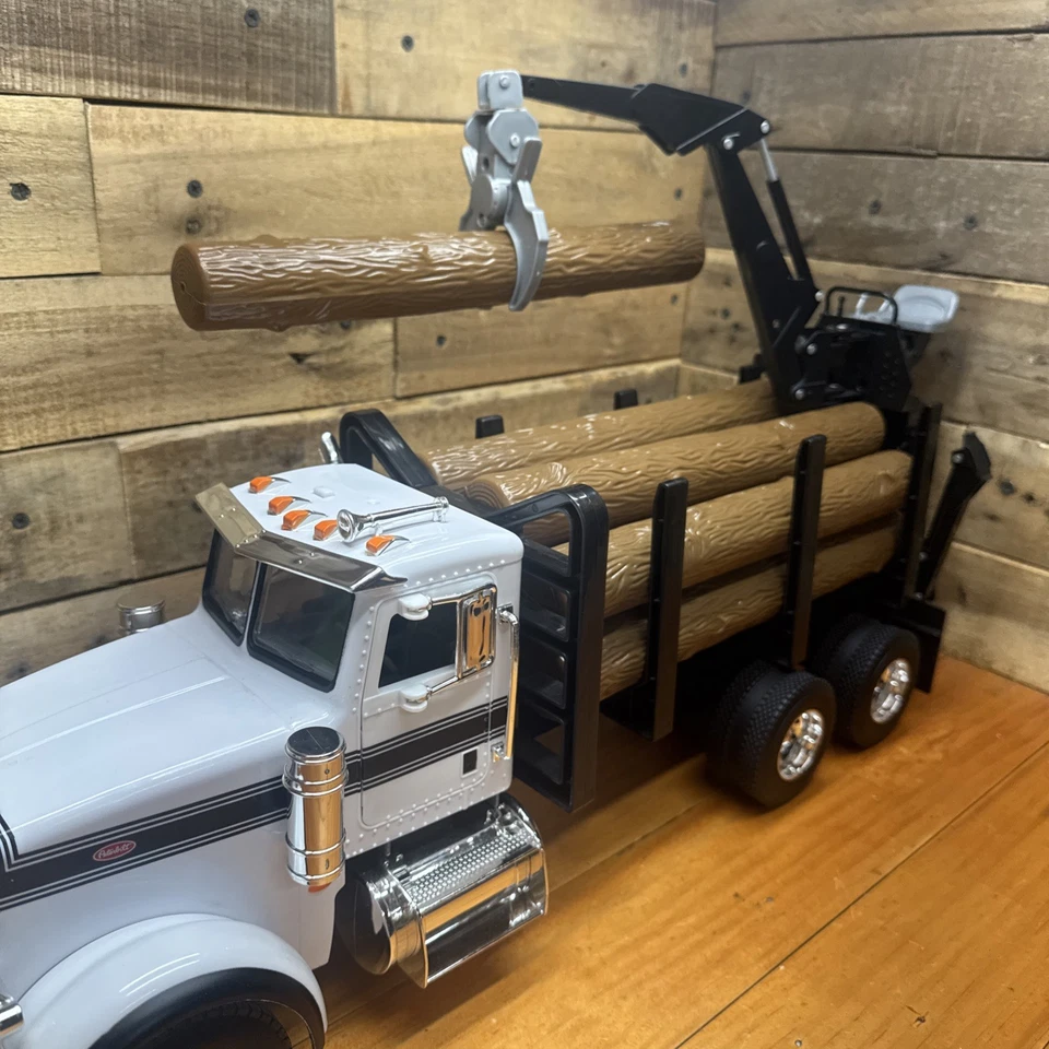 Peterbilt 1/16 Scale Farm Semi Log Truck 20” ERTL Model 367 Lights Sounds w Logs - Image 3 of 4