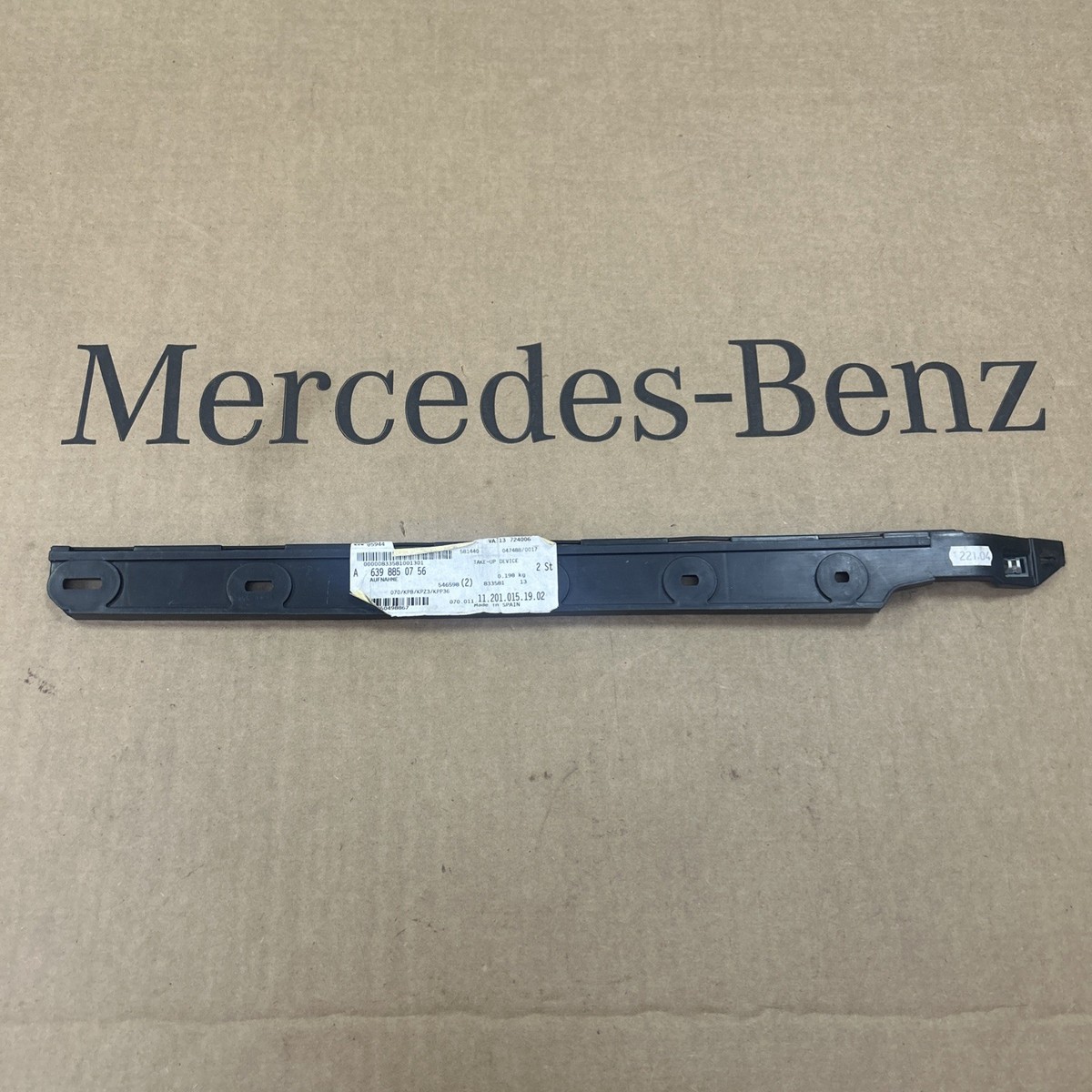 W6出品です A6398850756 MERCEDES VITO W639 REAR LEFT BUMPER BRACKET GENUINE