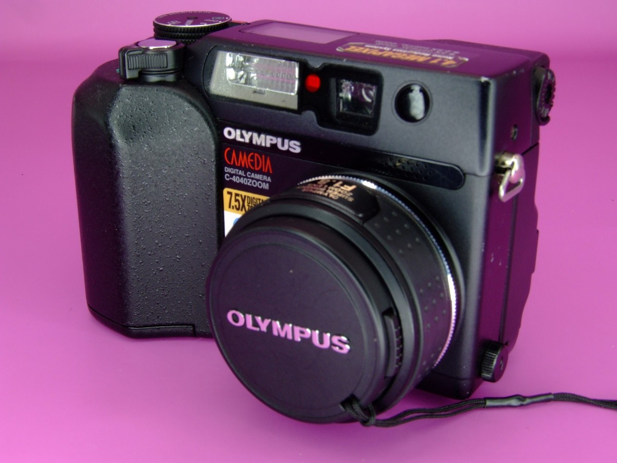 デジタルカメラ camedia C-4040ZOOM olympus コンパクトデジタルカメラ：CAMEDIA（キャメディア）C-4040ZOOM