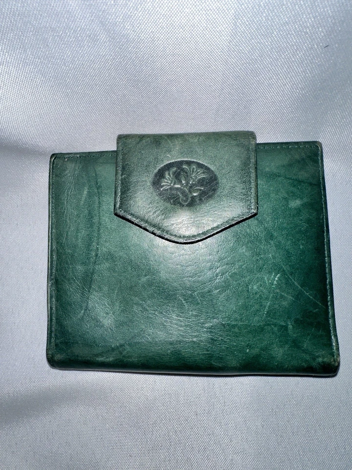 Cartera de Colección Buxton Top Grano Piel de Vaca Exterior Para Mujer Doble Plegable Verde Usada en Excelente Condición Foto 2 de 4