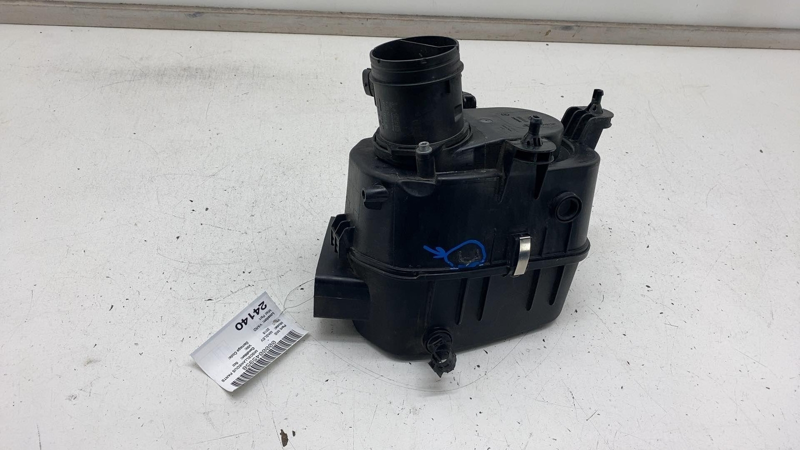 ⭕ 2017-2022 Maserati Levante Left Engine Air Filter Box Housing Assy 670101257