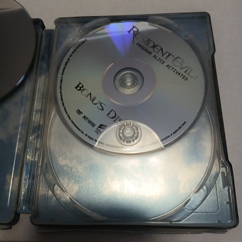 Resident Evil Degeneration - Blu Ray Steelbook Walmart Exclusive - Picture 6 of 6