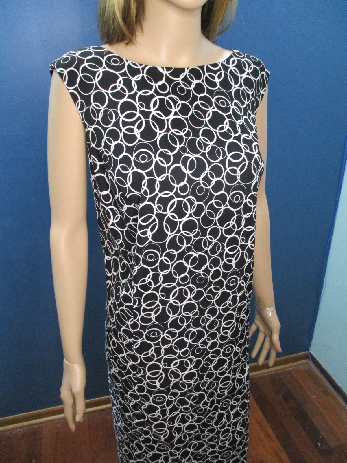 plus size 18W black and white boat neck zip up sheath dress by