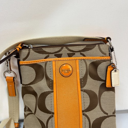 Bolso Bandolera Coach Signature Lona Cuero Borde Swingpack Lona Tostado Naranja - Imagen 3 de 16