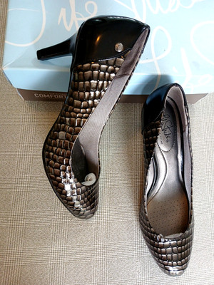 Life Stride 9.5 M Black Croc Heels Pumps Lively 2-Tone New in Box