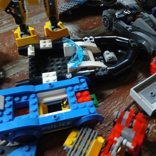 BIG LOT OF LEGO MINIFIGURES/ROBOT/VEHICLES PARTS & ACCESSORIES (2lbs 10oz) IUC - Picture 17 of 23