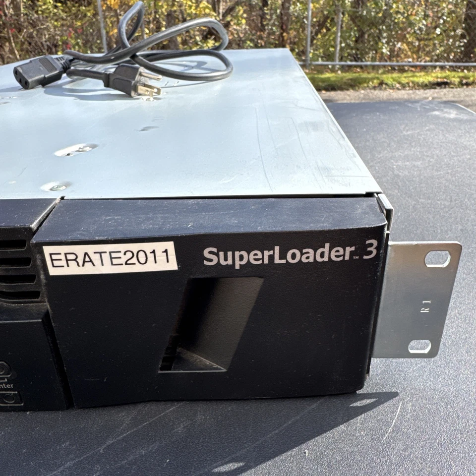 Quantum SuperLoader 3 L700 Tape Autoloader LTO Library Rackmount w/ Power Cable - Image 4 of 4