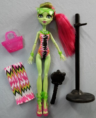 1x Monster High Puppe Venus McFlytrap Doll Y7304 Swim Class Beach Beasties