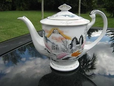 FOR DISPLAY ONLY TEAPOT WITH TOP KUTANI  Fine China Mt.  Fuji kut 179   JAPAN