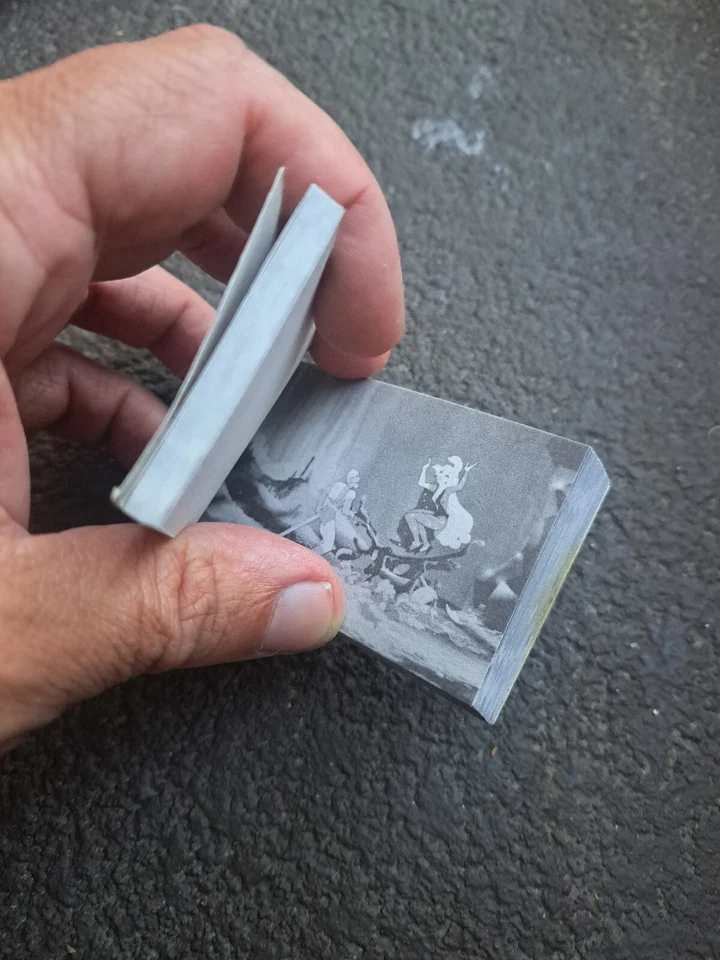 Don Bluth Dragon’s Lair Video Game Animation Mini Flip Book 1983 vintage RARE - Image 4 of 4