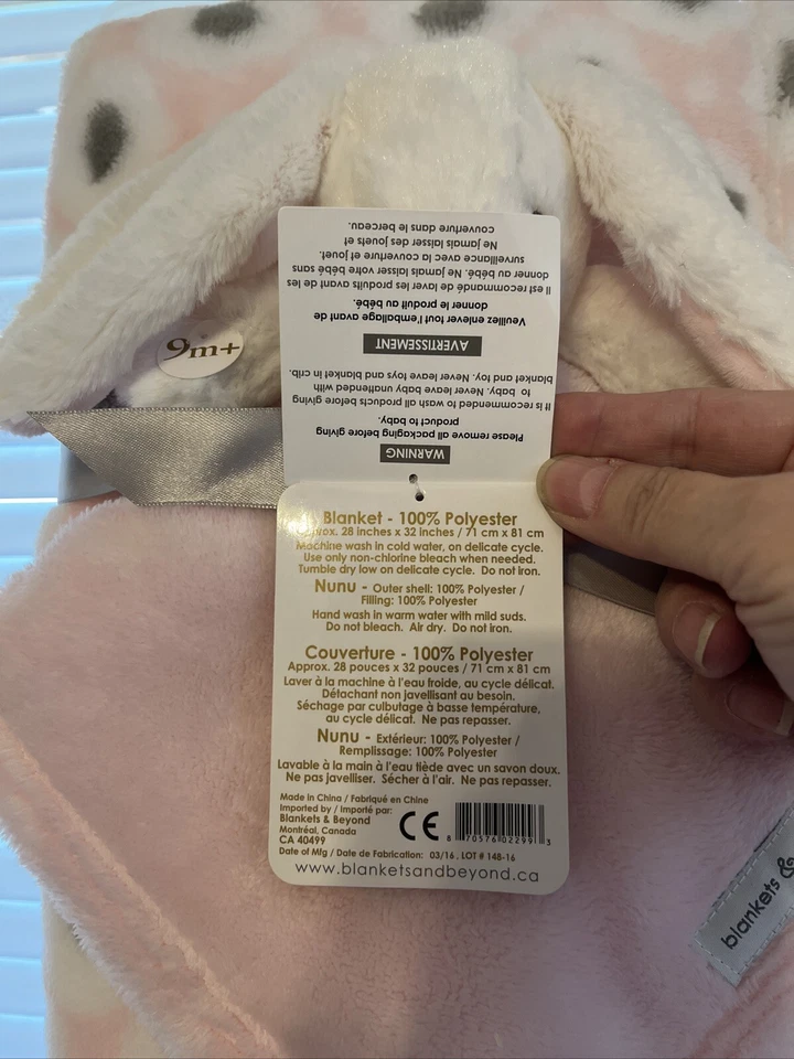 Juego de 2 mantas y más allá con conejito rosa y gris Poke A Dot Foto 3 de 4