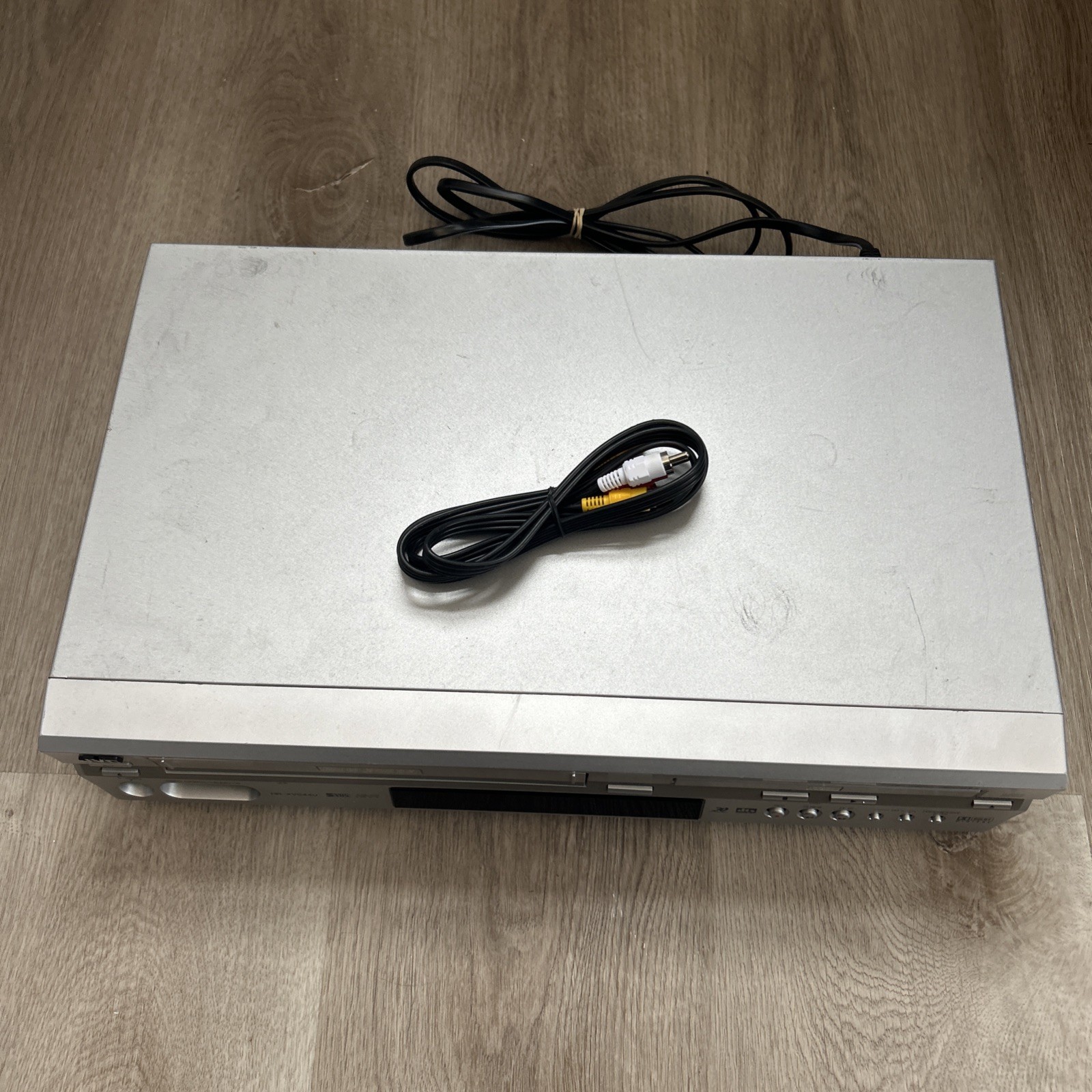 JVC DVD VHS Combo Player VCR Recorder HR-XVS44U w/ Cable Tested Works No Remote