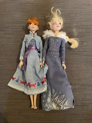 Disney Store Olaf s Frozen Abenteuer Elsa und Anna Puppen