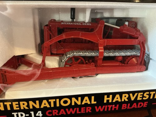 Vintage 2002 SpecCast 1/16 Diecast International Harvester TD-14 Crawler WBlade - Picture 3 of 8