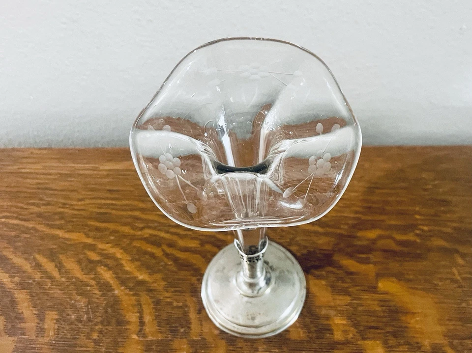 Jarrón trompeta antiguo victoriano Wallace & Sons placa de plata Epergne vidrio grabado  Foto 2 de 4