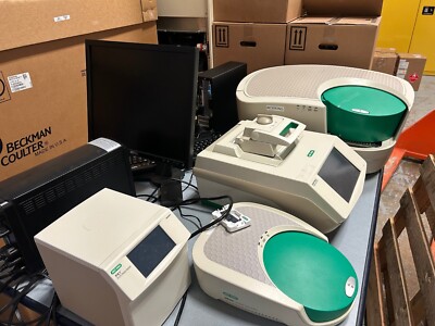 Working Bio-Rad QX200 Droplet Digital PCR with computer and QX manager 