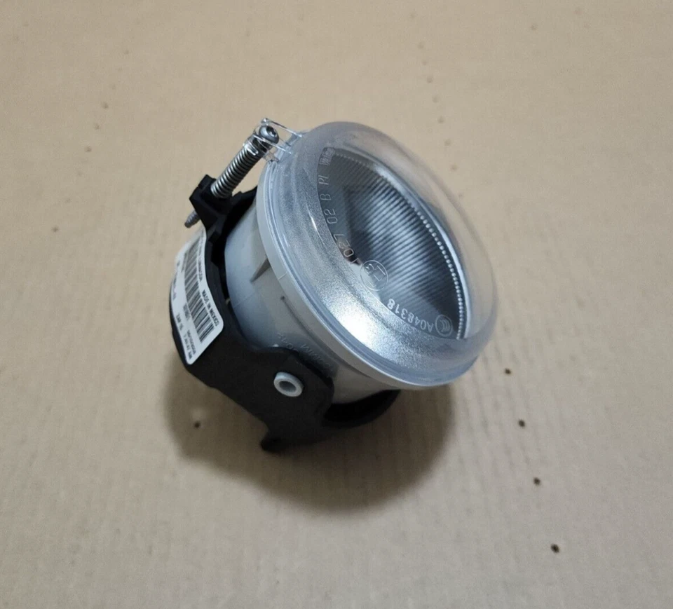 2004-2008 CHRYSLER PACIFICA OEM LH OR RH FRONT FOG LAMP ASSEMBLY 04805857AB - Image 3 of 4