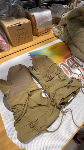 US Military Outdoor Research Gore-Tex Extreme Cold Weather Mittens Excellent - Video 1 of 1