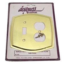 DESIGNER'S HARDWARE Single Toggle Double Outlet Switch Plate Polished Brass 