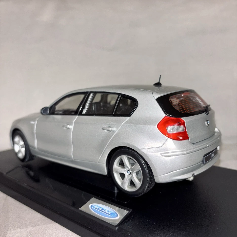 BMW 1er 1 Series E87 2005 1:18 Welly - Immagine 3 di 4
