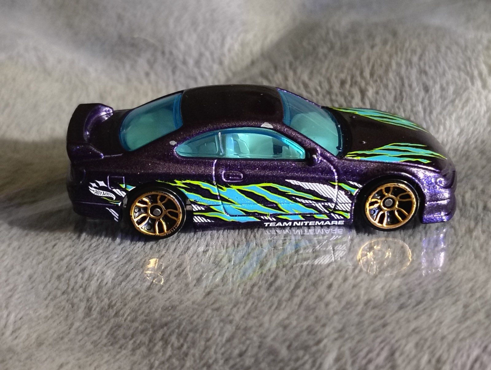 Hot Wheels Custom 01 Acura Integra GSR 1:64 Diecast Car