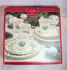 Lenox Fine China HOLIDAY Christmas 12 Piece S...