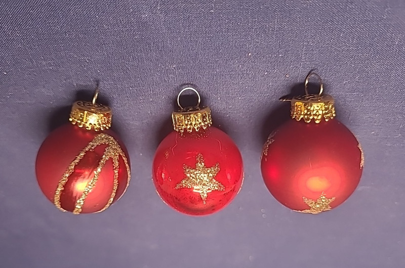 Set of 3 G & D Mini Glass Ornaments Red and Gold Star 1"