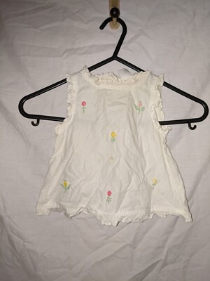 Adams weißes Kleid mit Blumenband, Alter 3-6 Monate (68 cm)
