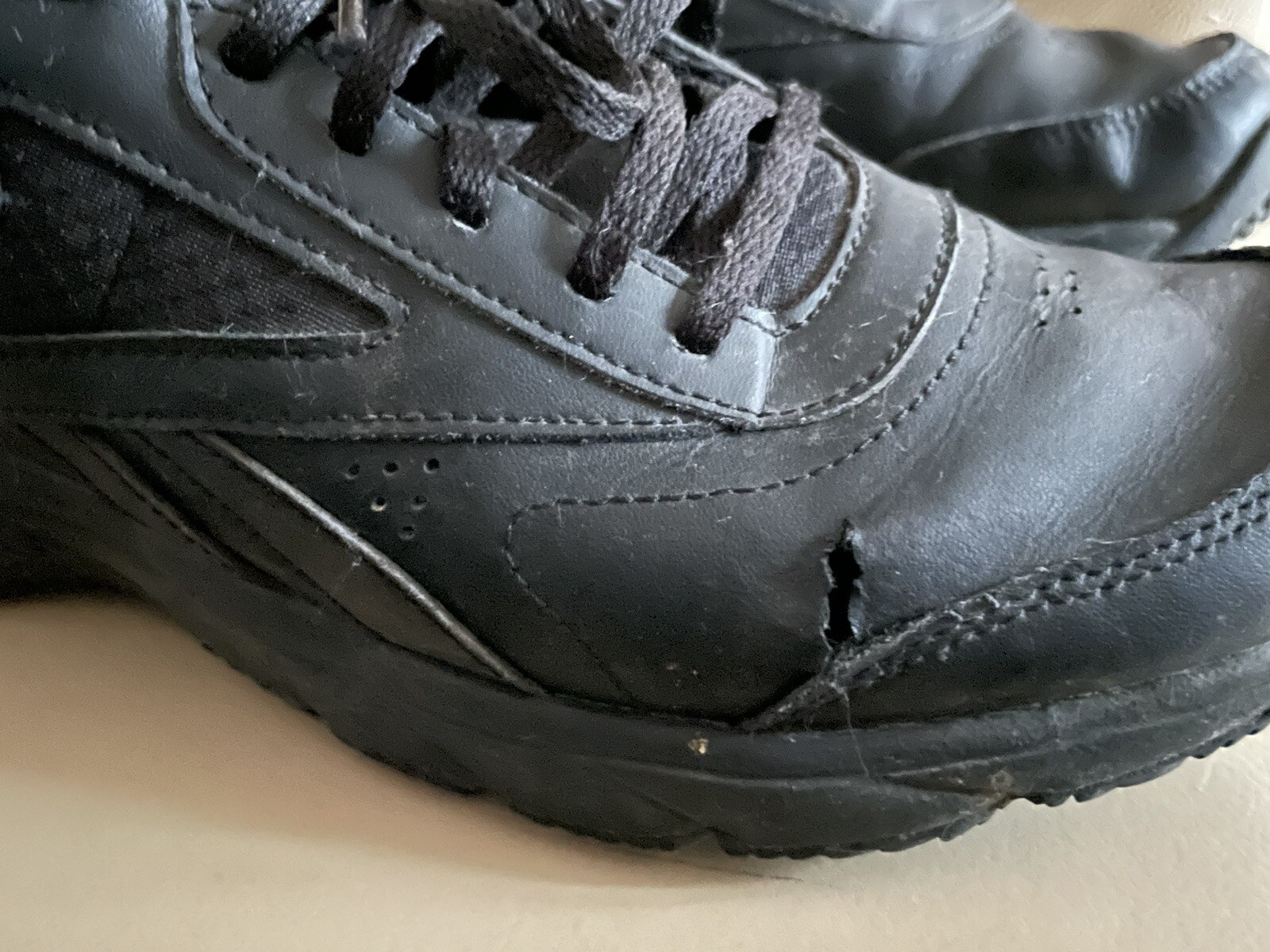 mens black reebok trainers