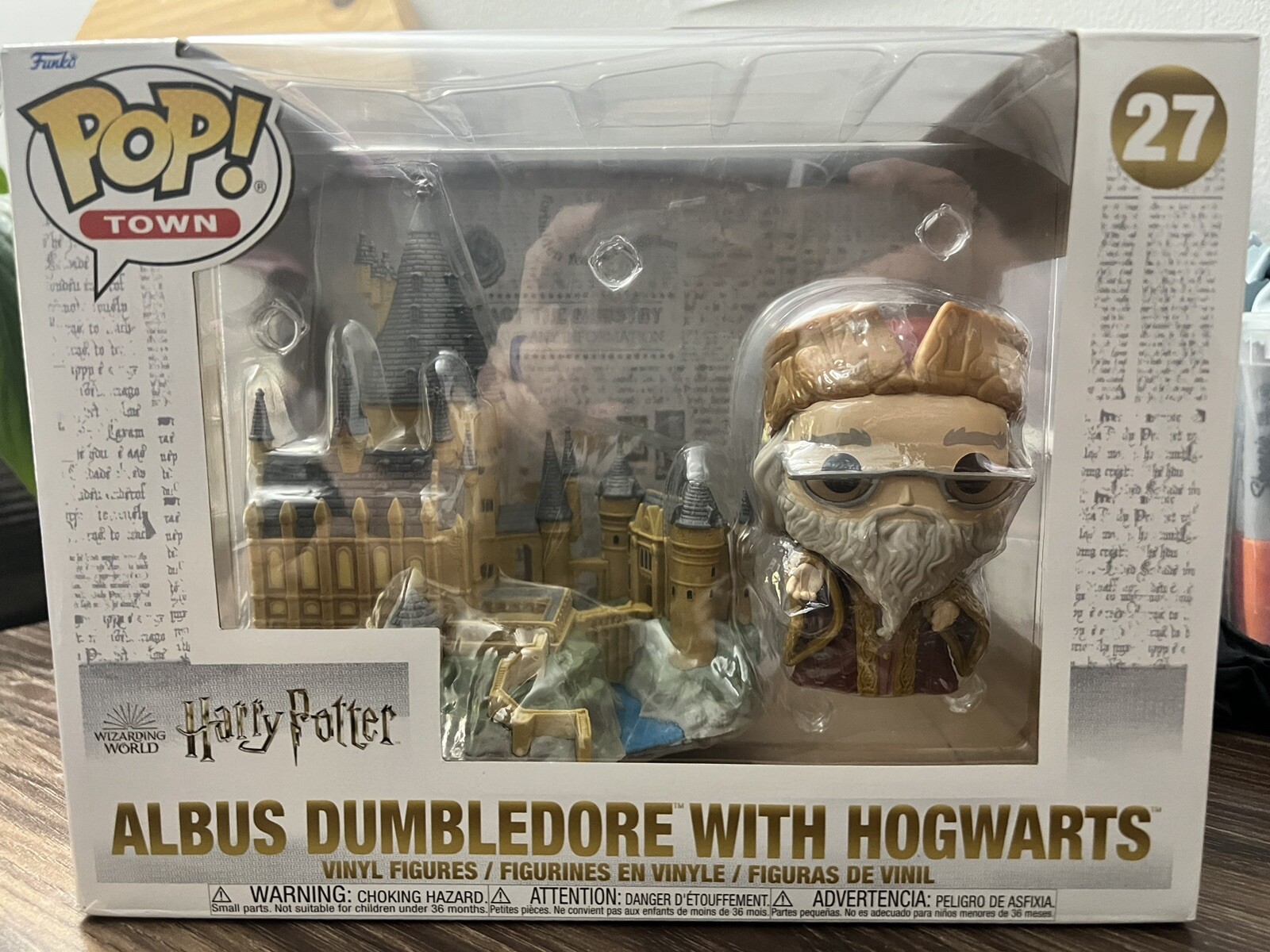 Funko Pop! Town Harry Potter 20Th Anniversary Dumbledore With Hogwarts (57369)