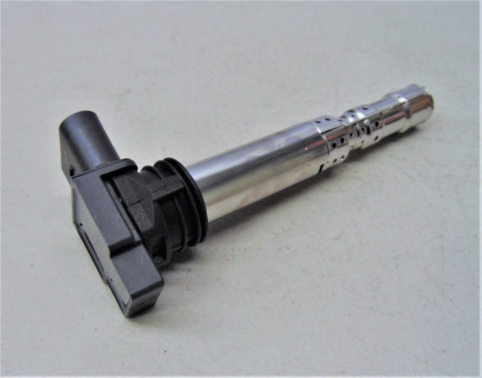 BENTLEY GENUINE W-12 IGNITION COIL  OEM # 07C905715A