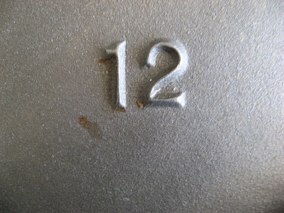 Vintage Lodge 12” Cast Iron Dutch Oven With Lid, 8 Qt USA Made. New In Box - Image 4 of 4