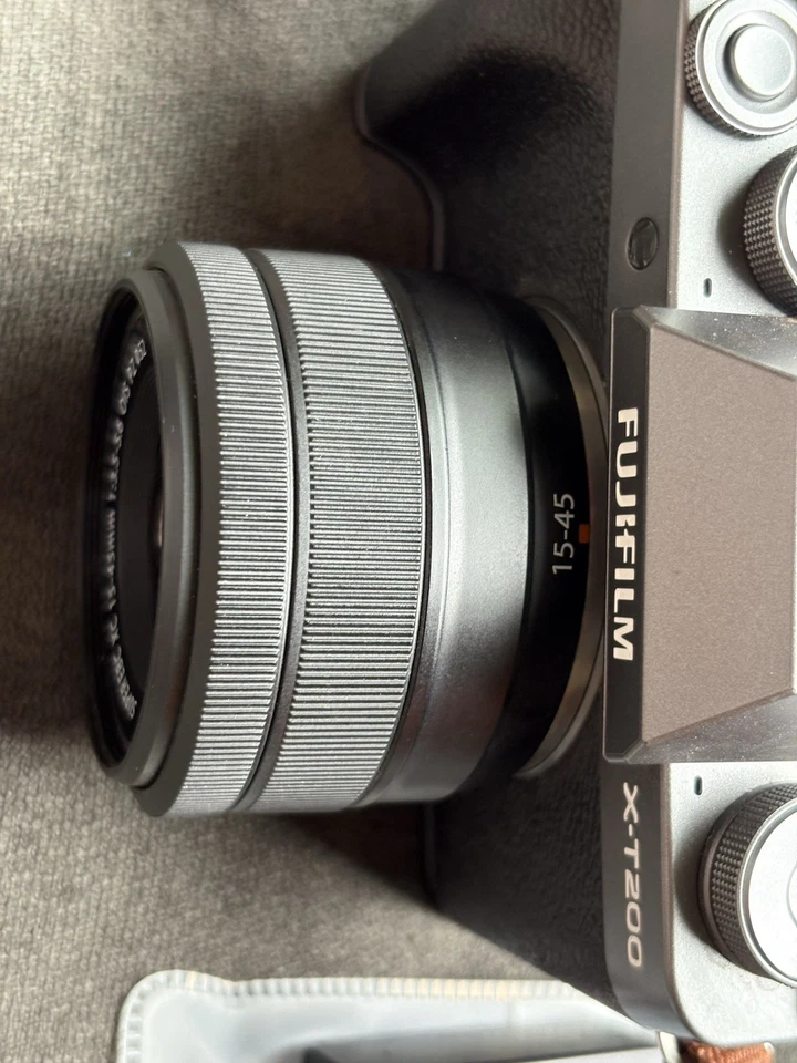 Fujifilm X-T200 4K 24.2MP Mirrorless Digital Camera & 15-45mm Lens - Dark Silver - Image 3 of 4