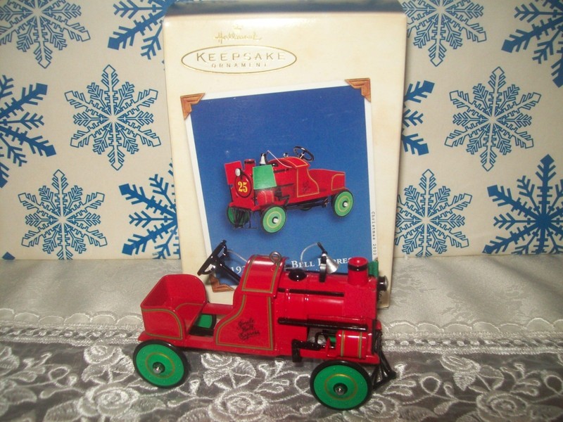 HALLMARK 1928 JINGLE BELL EXPRESS # 9 KIDDIE CAR CLASSICS SERIES 2002 ORNAMENTS