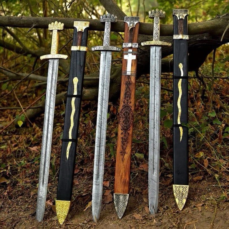 Custom Hand Engraved Damascus steel vikings Sword With Scabbard,best for cosplay