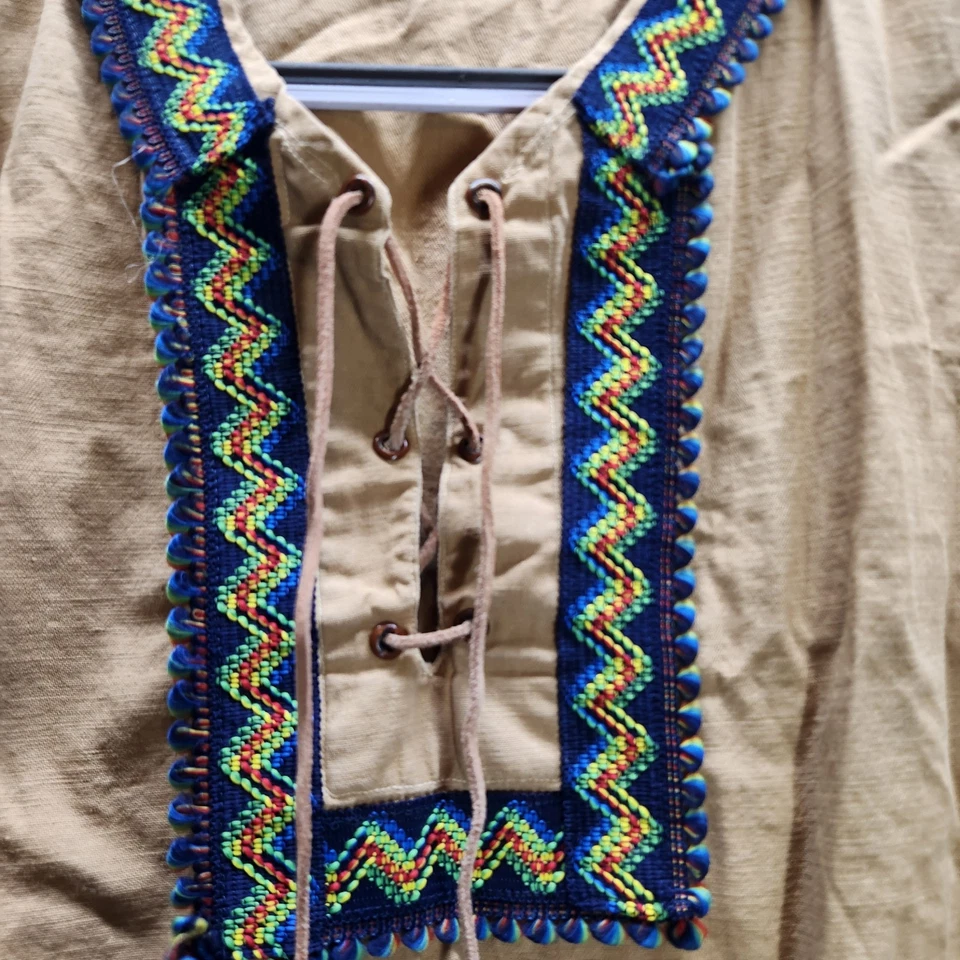 Túnica de lona vintage hecha a mano con temática nativa americana arco iris diseño tribal dobladillo Foto 3 de 4