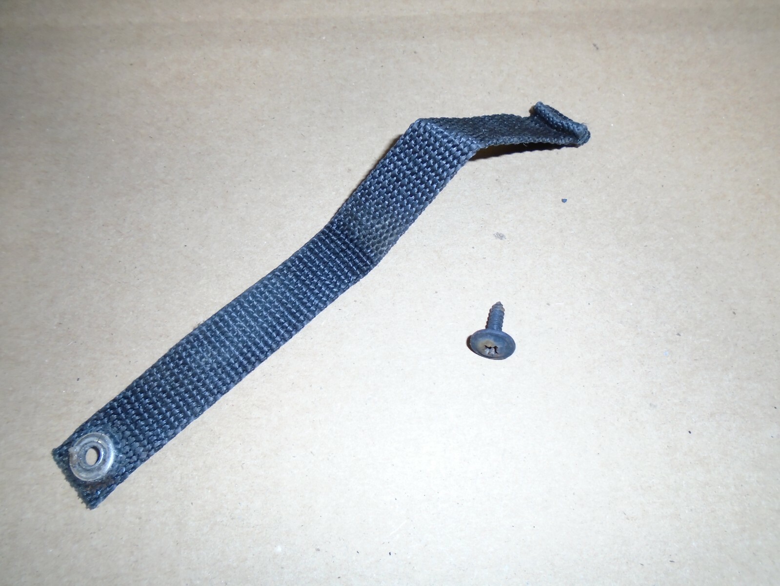 Купить Jeep Wrangler TJ Glove Box Lid Door Strap Б/У на Аукцион из