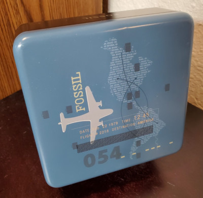 Collectible Blue 054 FOSSIL TIN Airplane Plane Flight Destination America 2006