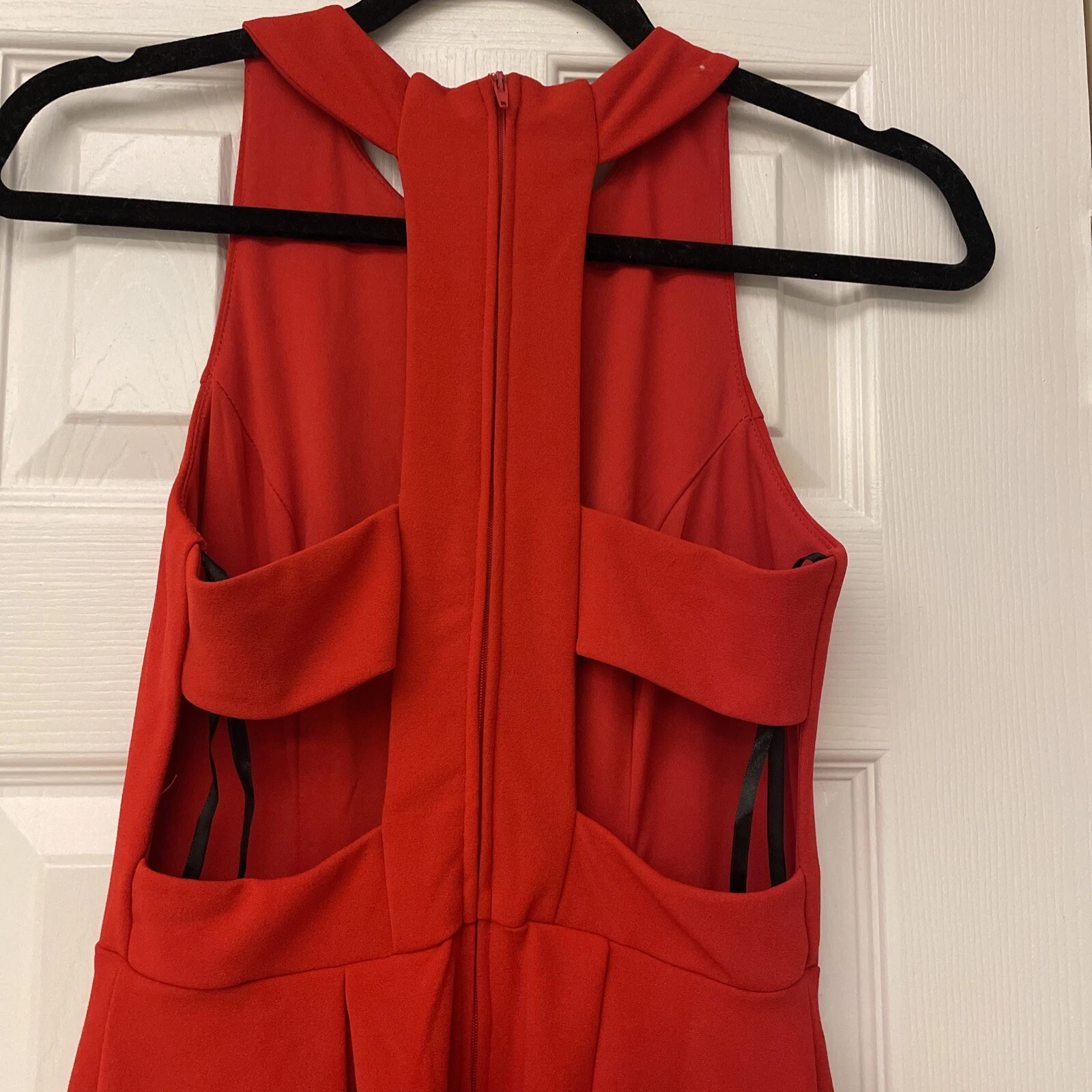 B. Abito SMART rosso ritagliato aderente e svasato. Taglia 3. Corto. Cerniera. San Valentino Amore