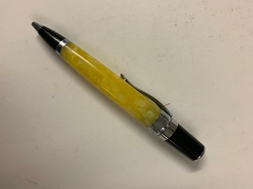 Bolígrafo amarillo con tinta negra amarilla, negro y plateado hecho en resina de Taiwán - Imagen 4 de 6
