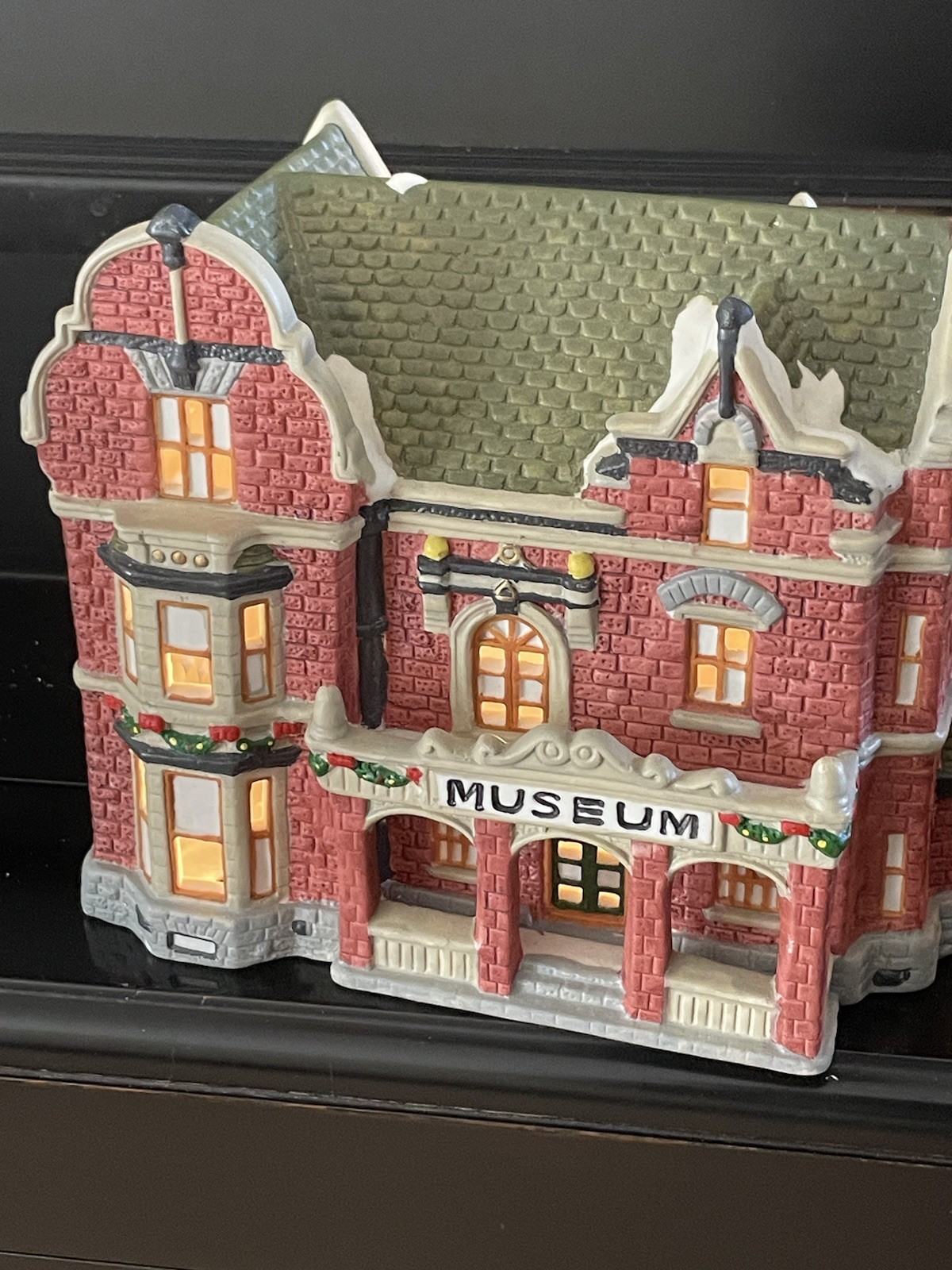 St Nicholas Square Museum of Natural Sciene Illuminated Christmas Village w Box