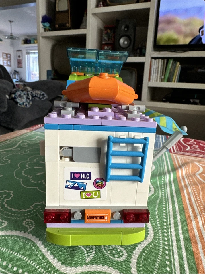LEGO Friends 41339 Mia's Camper Van Retirada Mia Stephanie CONSTRUIDA Foto 4 de 4