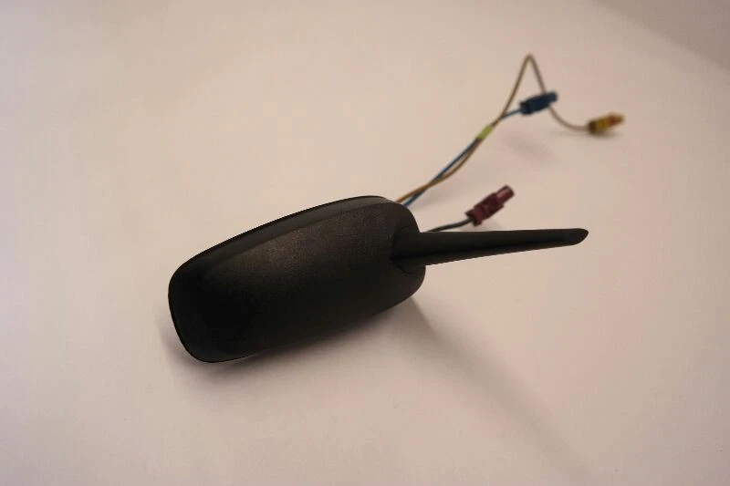 Antena de aleta de tiburón radio Chevrolet Malibu 2004-2009 Foto 2 de 4