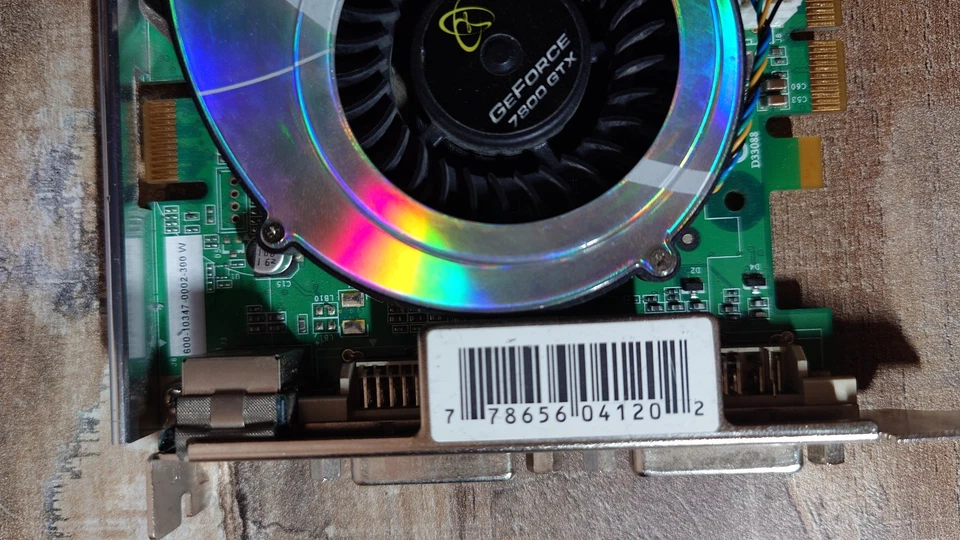 Tarjeta de gráficos de video XFX nVidia GeForce 7800 GTX OC 256MB GDDR3 PCI-E Foto 2 de 4