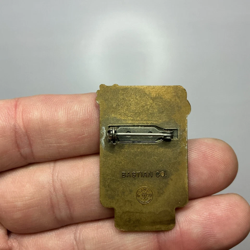 Indianápolis 500 1985 insignia de pozo de bronce #T927 Indy Calais vintage Foto 2 de 2