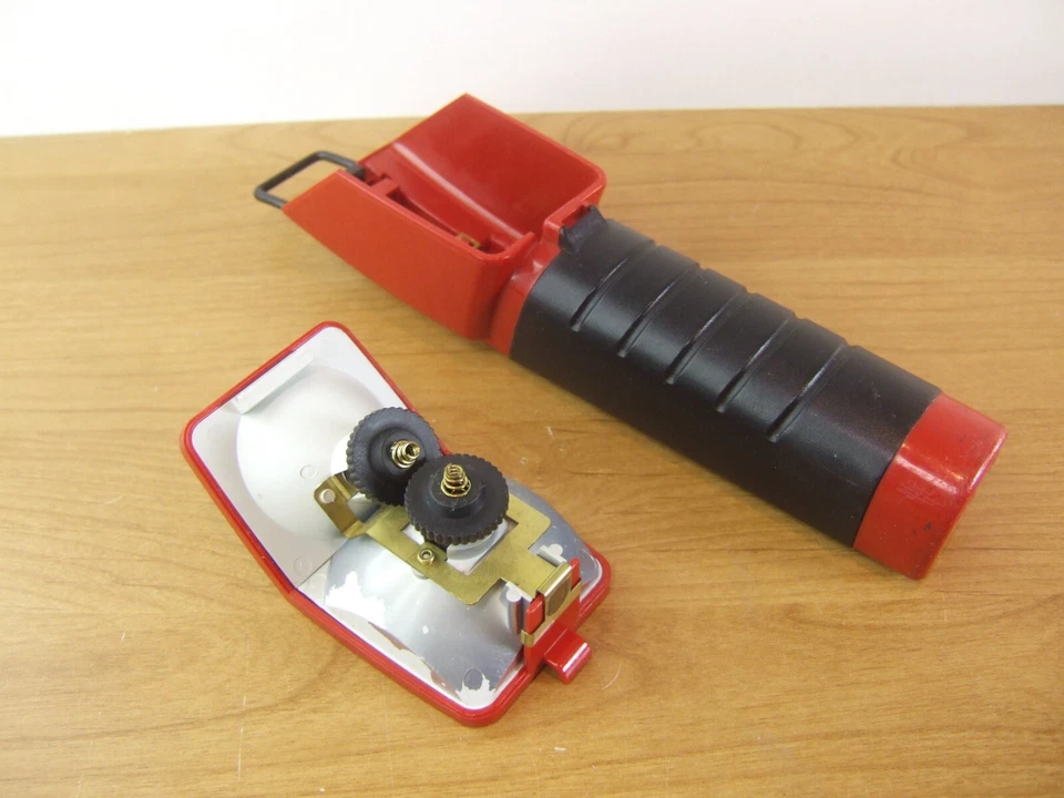 Vintage Rayovac Tandem Work Light Flashlight Spot Flood Red Black D Cell Battery - Image 2 of 3