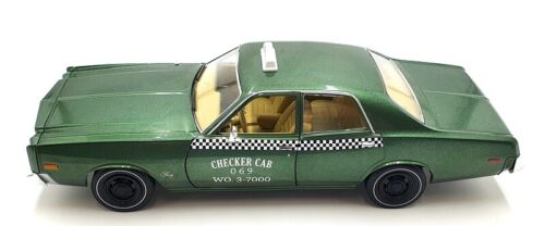 Greenlight scala 1/18 19110 - 1976 Taxi Plymouth Fury Beverly Hills - Verde - Foto 3 di 5