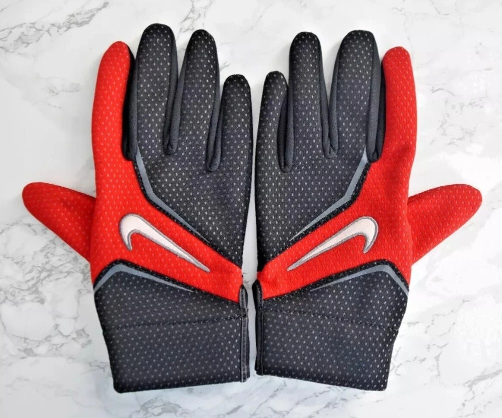Nike Training Thermal Gloves Retro Black and Red with Grips Field Trek Player S
Opens in a new windo