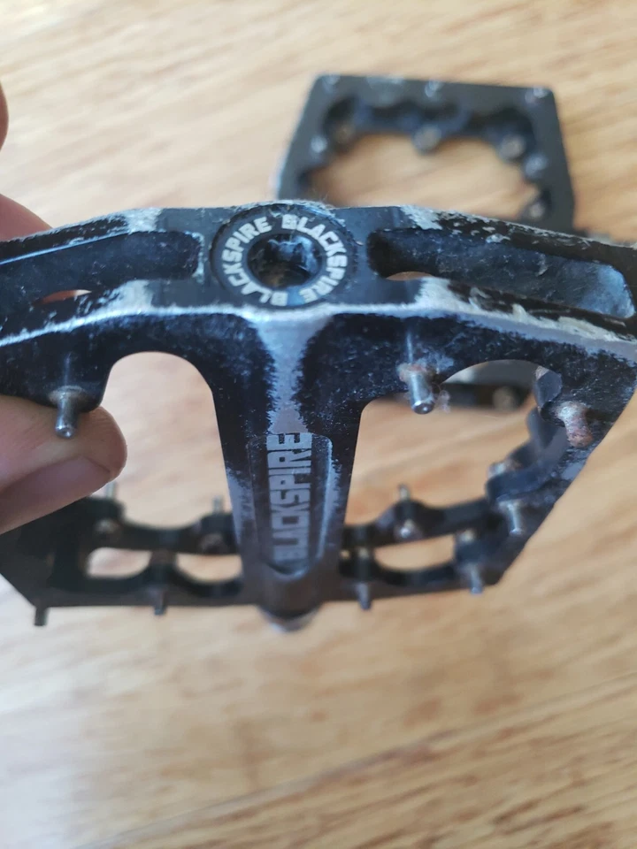 BLACKSPIRE Sub 四平台踏板黑色需要维修  — 第 3/4 张图片