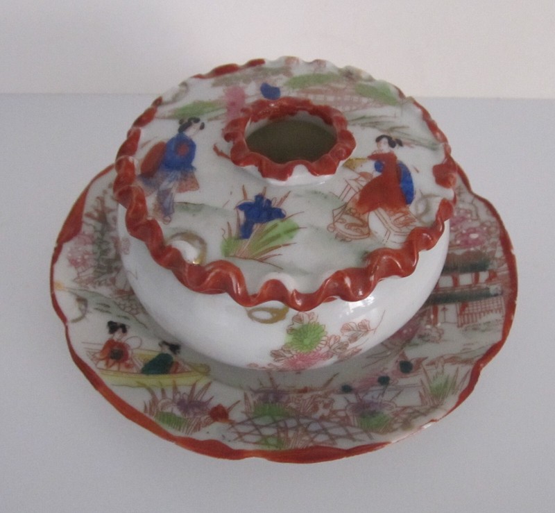 VINTAGE HANDPAINTED ASIAN PORCELAIN HAIR RECEIVER WITH UNDER PLATE 1940'S